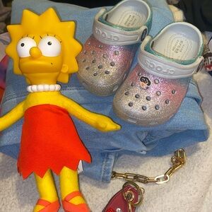 Shiny crocs size 6 🩷